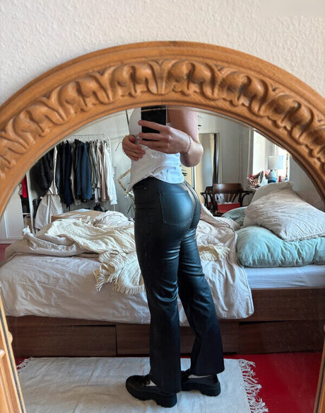 ラテン系メイドOnlyFans セクシー裸 ギャラリー