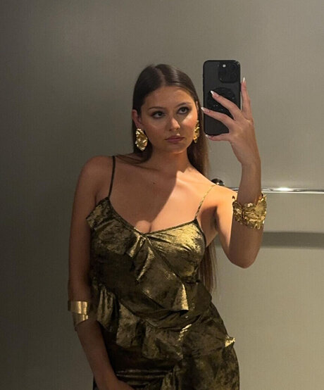 熟女の手コキOnlyFans ヌード 写真