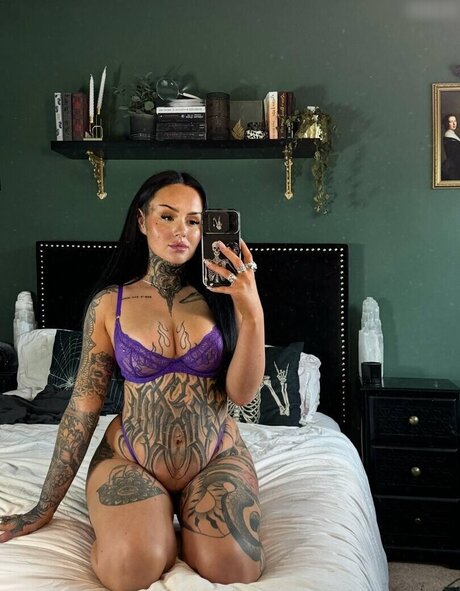 Ash Wilson 完璧な女優 写真