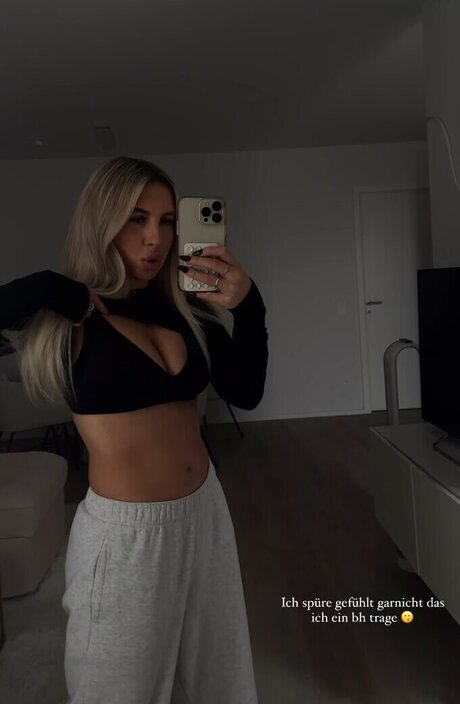 Kristinkbi top profile image