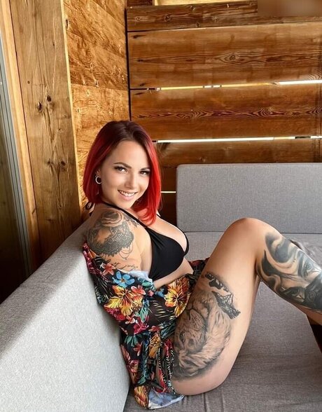 Nina Devil 可愛い女優 写真