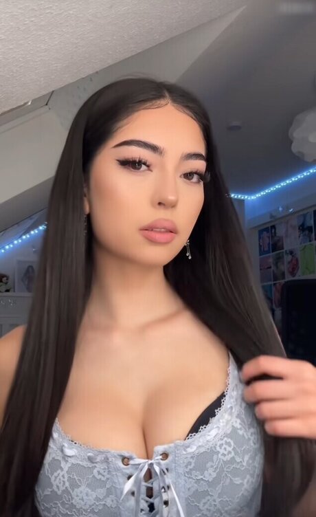 かわいい巨乳OnlyFans エロチック 画像