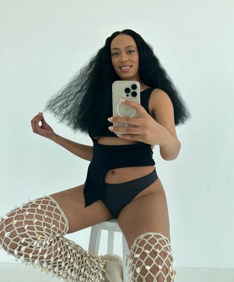 Solange Knowles ヌードスター 画像