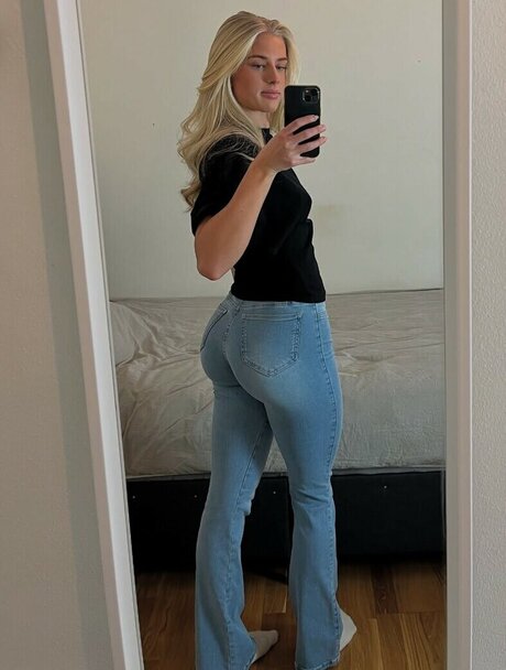 Ellie Maack スター ヌード 画像