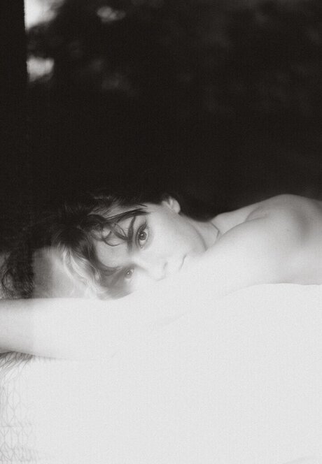 Emeline Faure セックスポルノスター 写真