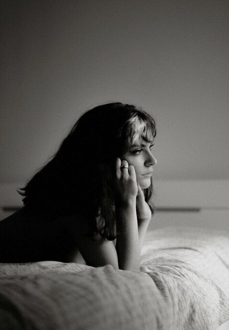 Emeline Faure ポルノスター ヌード 写真