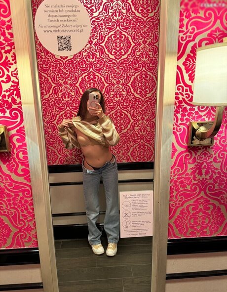 巨乳 パイズリ OnlyFans 美しい 画像