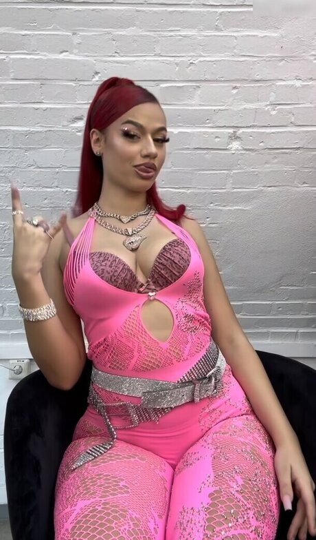 Badm mzjay 裸の女優 写真