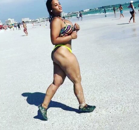 Dascha Polanco セックスモデル 画像