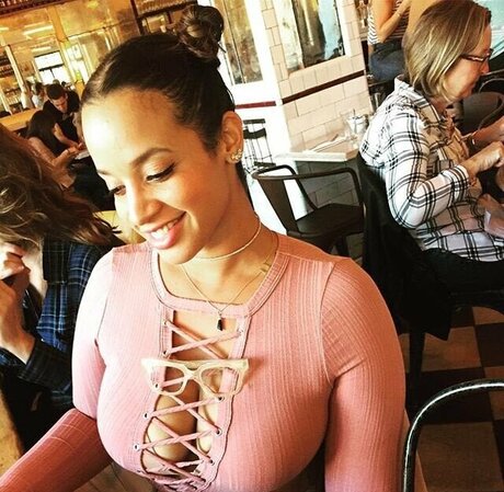 Dascha Polanco 裸の女優 画像