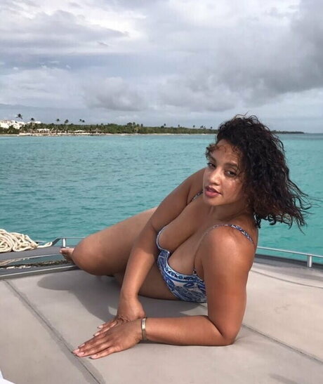 Dascha Polanco ヌードモデル 写真