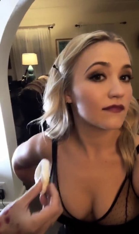Emily Osment スター 裸 画像