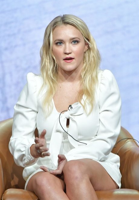 Emily Osment ヌードのポルノスター 画像