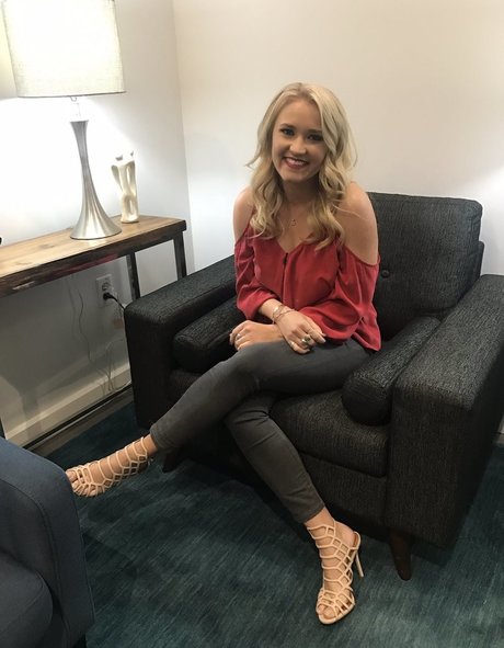 Emily Osment 美しいモデル 写真