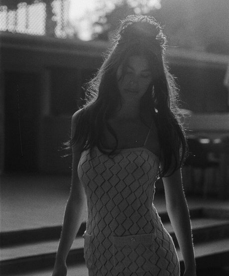 Camila Morrone 独占ポルノスター ギャラリー