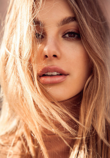 Camila Morrone アダルトモデル 写真