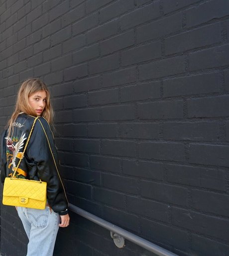 Camila Morrone ホットスター 写真