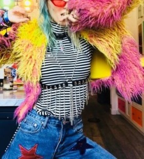Dani Thorne アートスター 写真