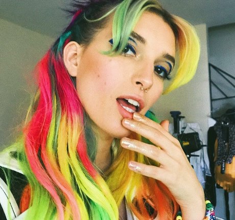 Dani Thorne ヌード女優 ギャラリー