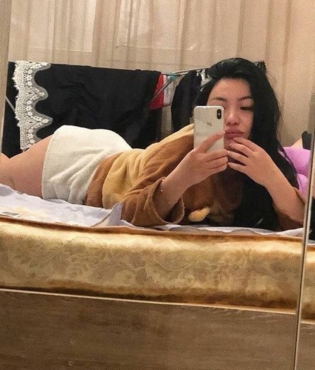Zhansaya Dakarimova ポルノスター ホット 画像