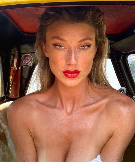 Amanda Tutschek ポルノスター 裸 写真