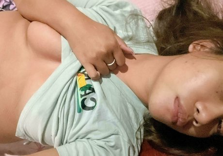luzy93 スター ヌード 写真
