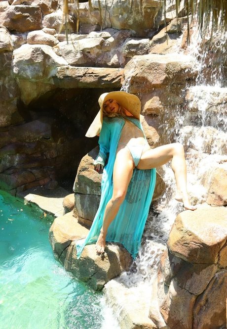 Kaili Thorne 裸の女優 写真