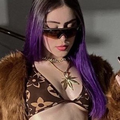 Ana Julia Mendes ポルノスター 可愛い 写真