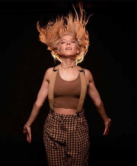 Courtney Miller HDモデル 画像