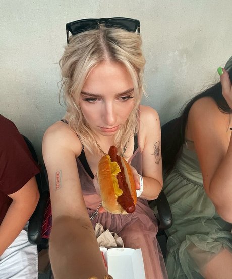 Courtney Miller トップスター 画像