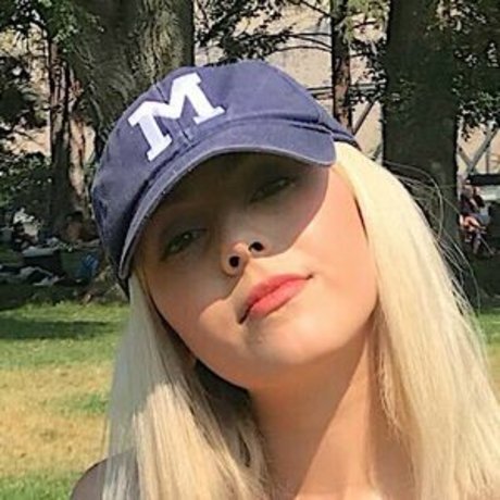 Marthacrdns セクシーモデル 画像
