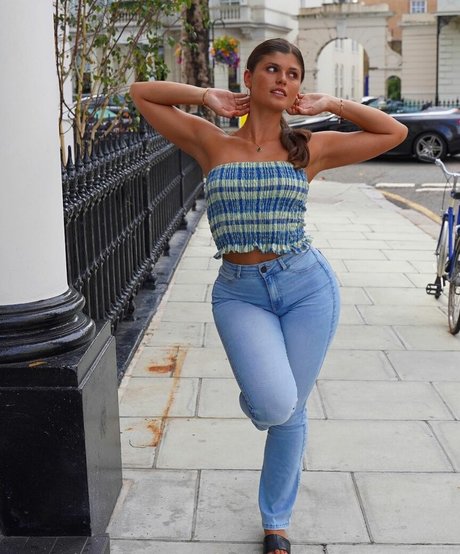 livefitelle スター 裸 写真