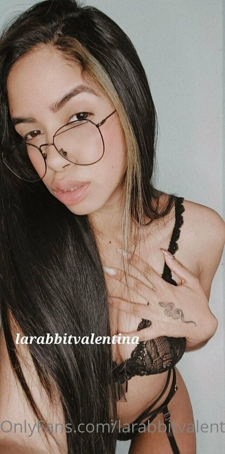 larabbitvalentinaof ポルノモデル 写真