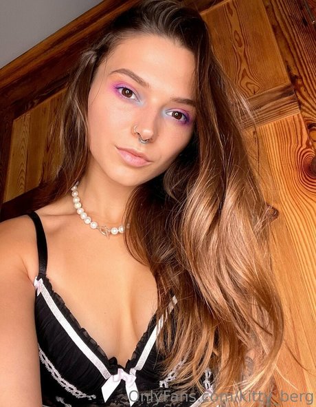 Kitty Berg ポルノスター 可愛い ギャラリー