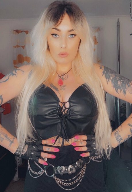 Heavymetalvixen ポルノスター ホット 写真
