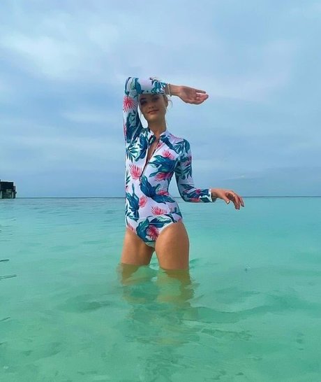 Laura Whitmore 独占モデル 画像