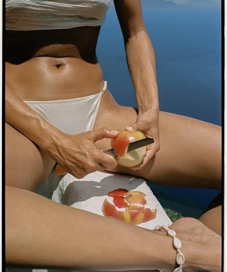 Francesca Pey 裸のモデル 画像
