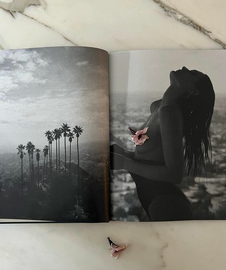Charlotte Lawrence 完璧なモデル 写真