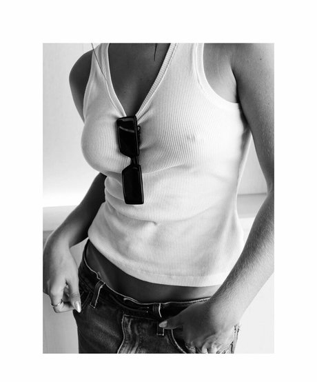 Gabriela Versiani ポルノスター セックス 画像