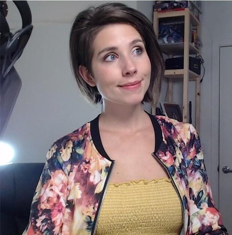 Soe Gschwind セクシー女優 ギャラリー