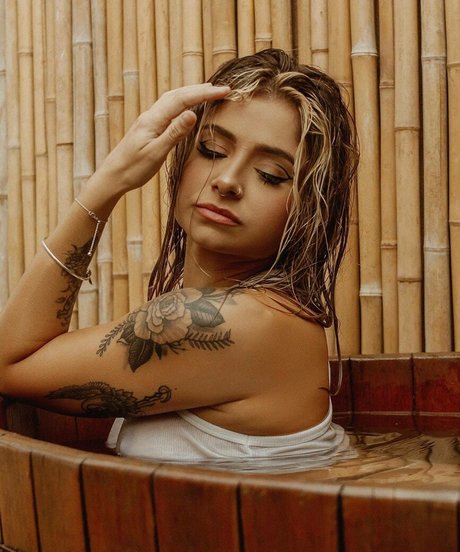 Daniela Stievano 裸のモデル 写真