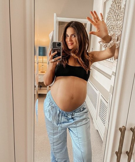 Alexandra Felstead アートモデル 画像