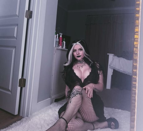yourfavlittledemon セクシーなポルノスター 画像