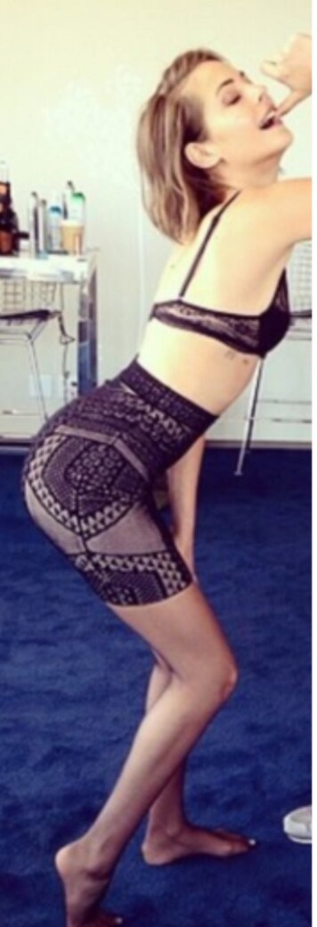 Willa Holland ヌードのポルノスター 写真