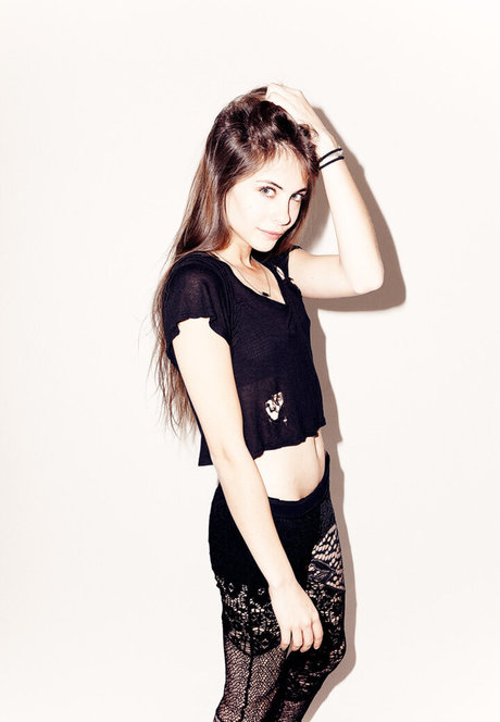 Willa Holland ヌードモデル 写真