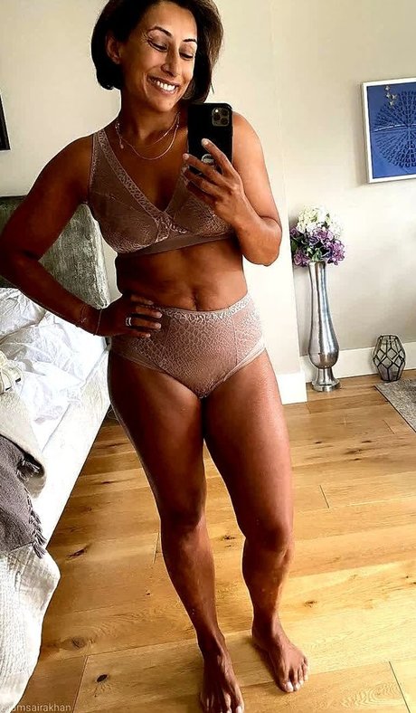 Saira Khan トップスター アーカイブ