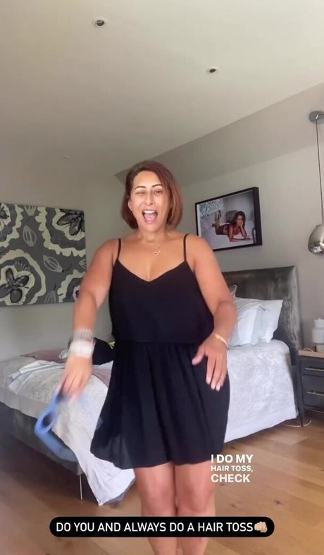 Saira Khan 無料のスター ギャラリー