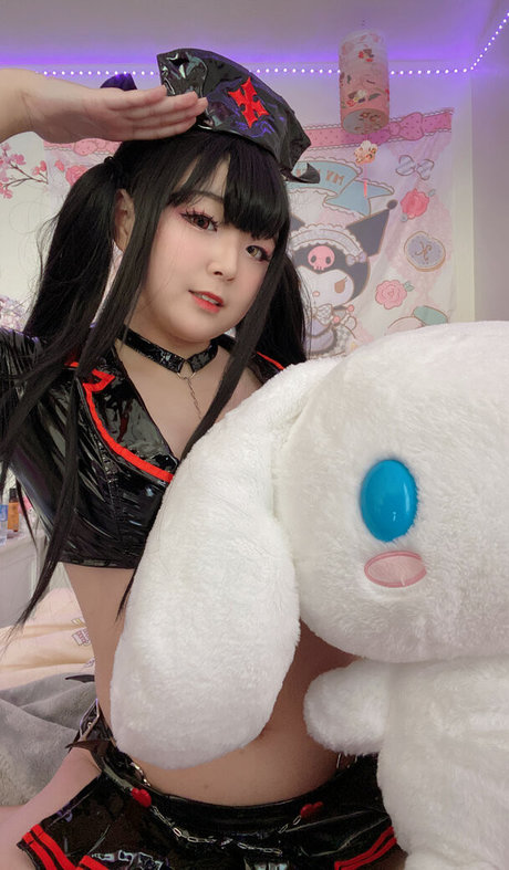 Donutskii エロティック女優 写真