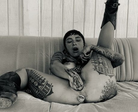 垂れ乳OnlyFans ポルノグラフィック ギャラリー