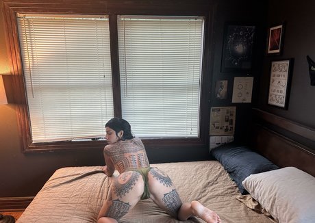 DarkSlugSlurper セクシーなポルノスター 写真